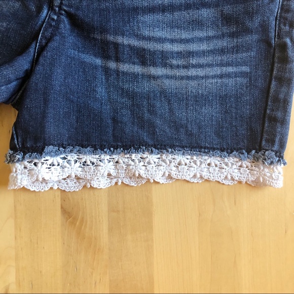 *SOLD* Cat & Jack Girls Lace Trim Jean Shorts - Picture 3 of 5